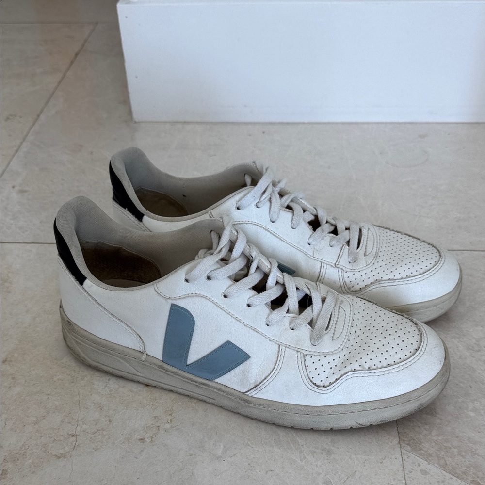 Men’s Veja sneakers size 11.5